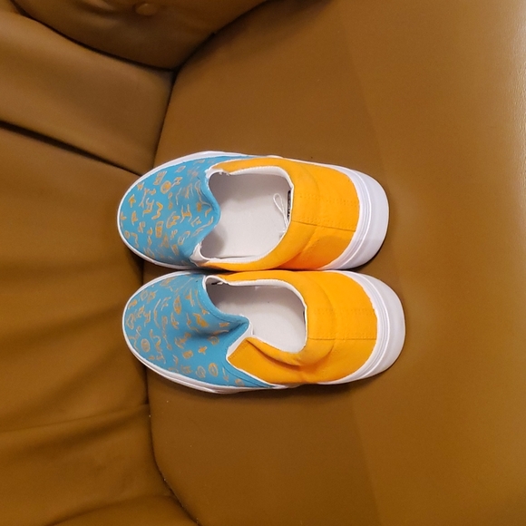 Hand painted slip on shoes - Picture 2 of 4